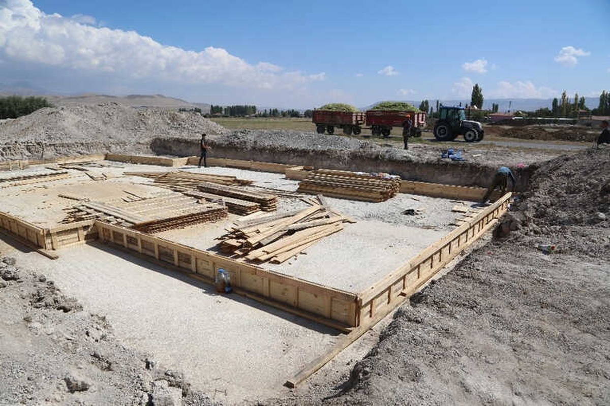 Sindelhöyük Mahallesi Spor Tesisi\'nin Yapımına Başlandı
