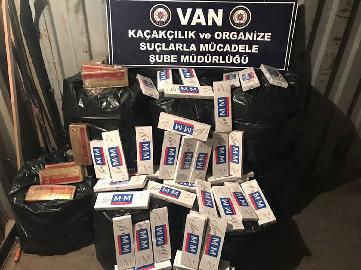 Van\'da Kamyon Lastiği İçerisinde 6 Bin Paket Kaçak Sigara Ele Geçirildi