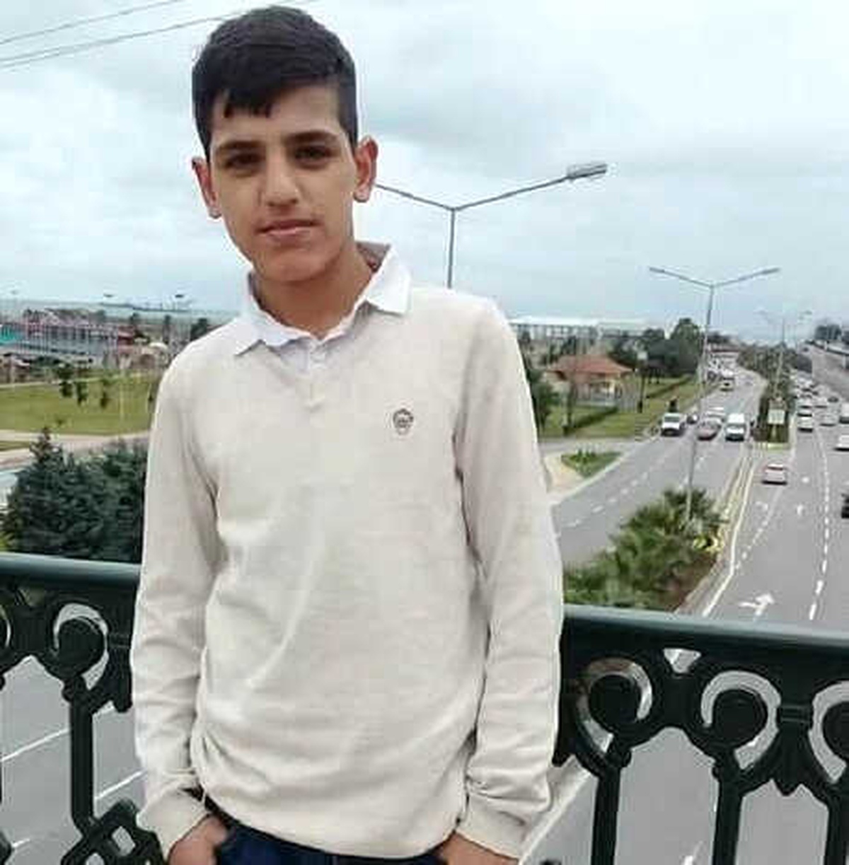 Afgan Çocuğu, Odunla Vurduktan Sonra Bıçaklayarak Öldürmüş