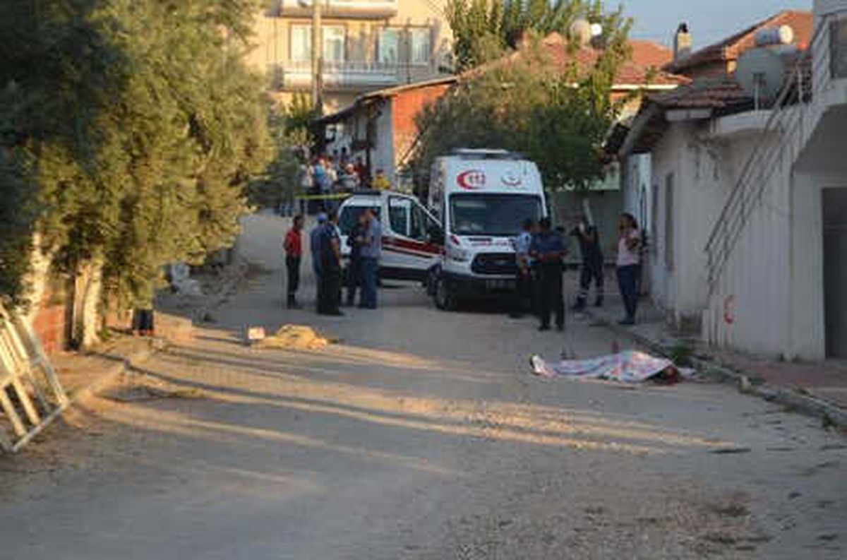Akrabası Olan Kadını Öldürüp, İntihar Etti