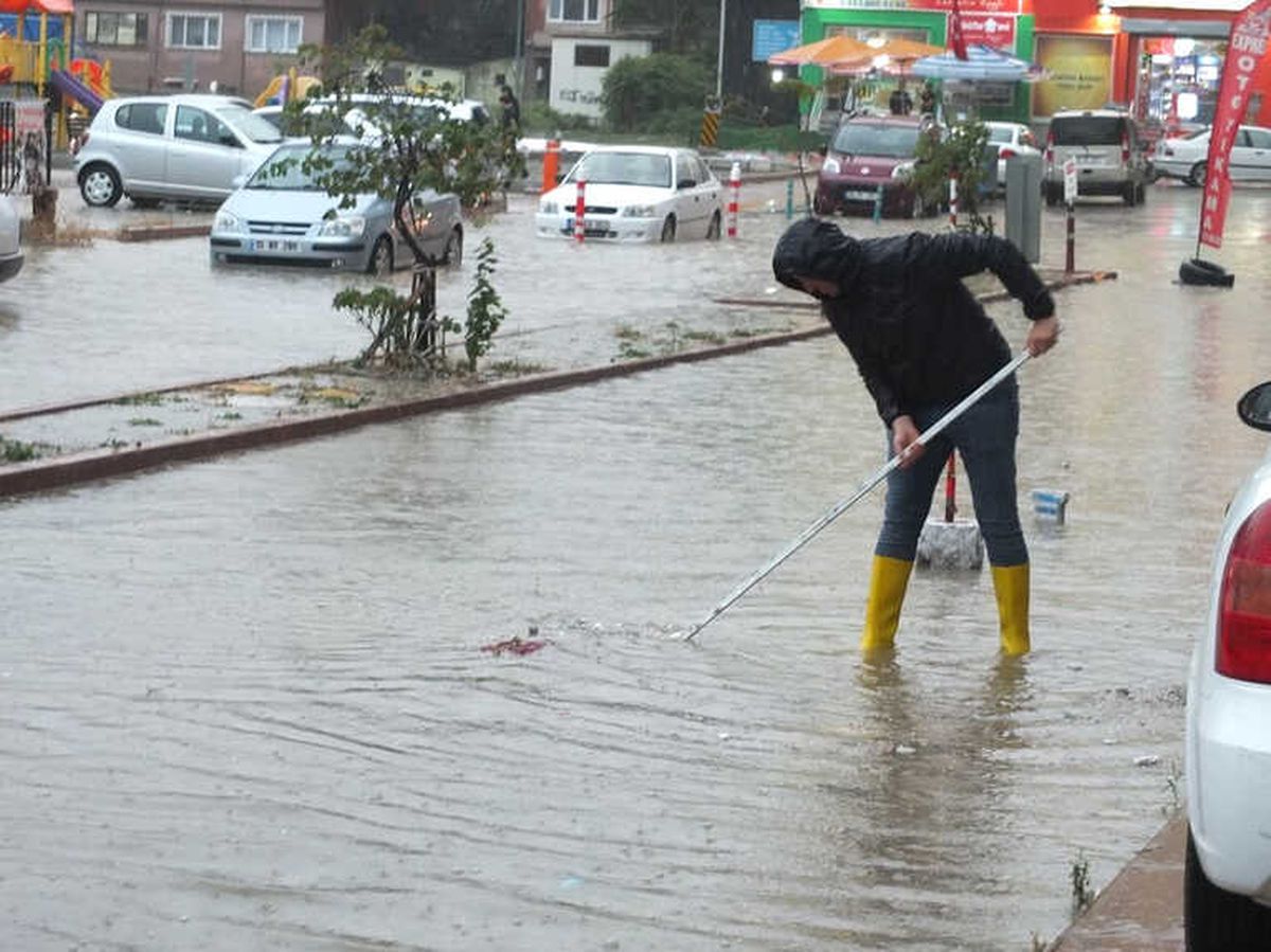 Bandırma\'da Sel Felaketi
