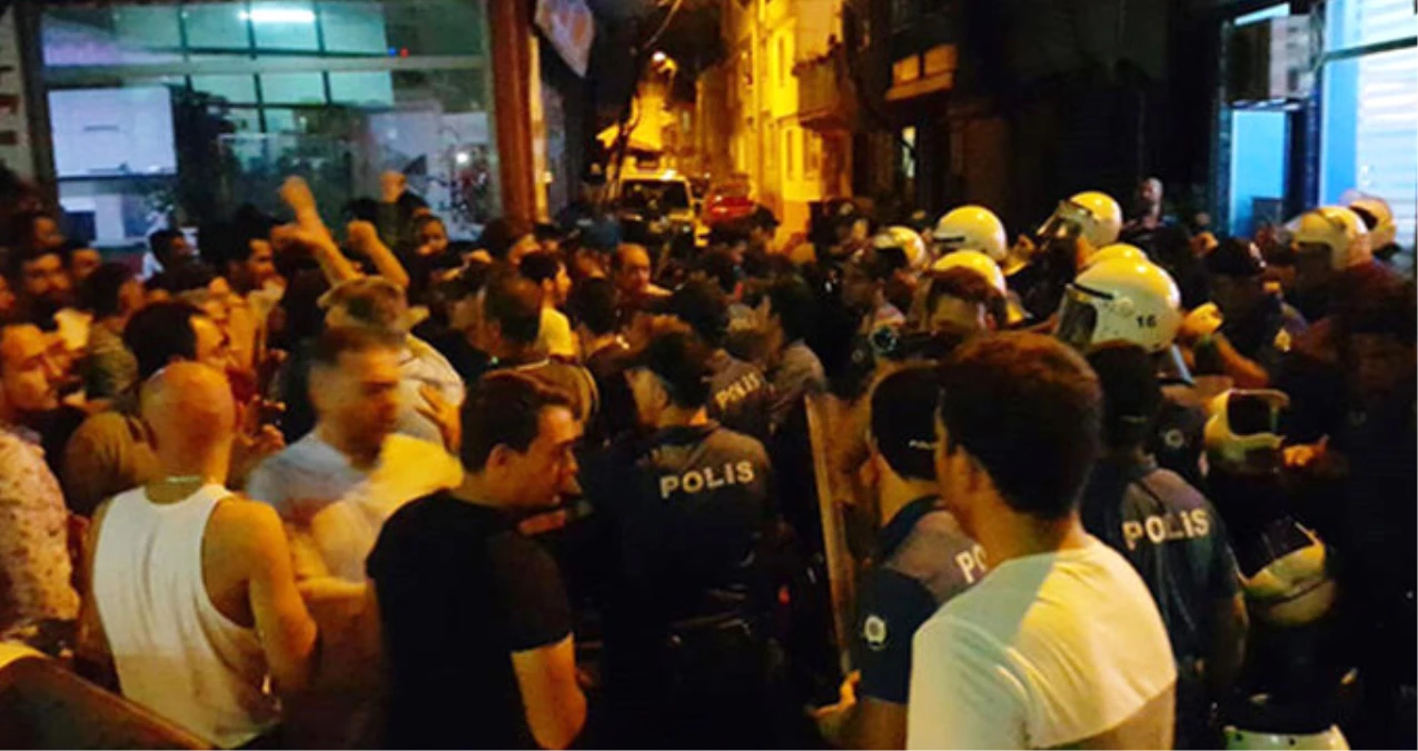 Bursa\'da Yüzlerce Mahalleli, Kahvehane İşletmecisine Saldıran Suriyelilerin Ev ve Dükkanlarına Zarar Verdi