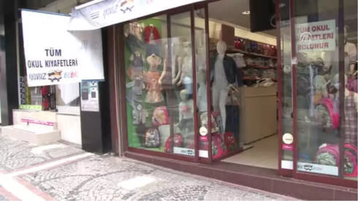 Edirne\'de "Askıda Okul Kıyafeti" Kampanyası Başlatıldı