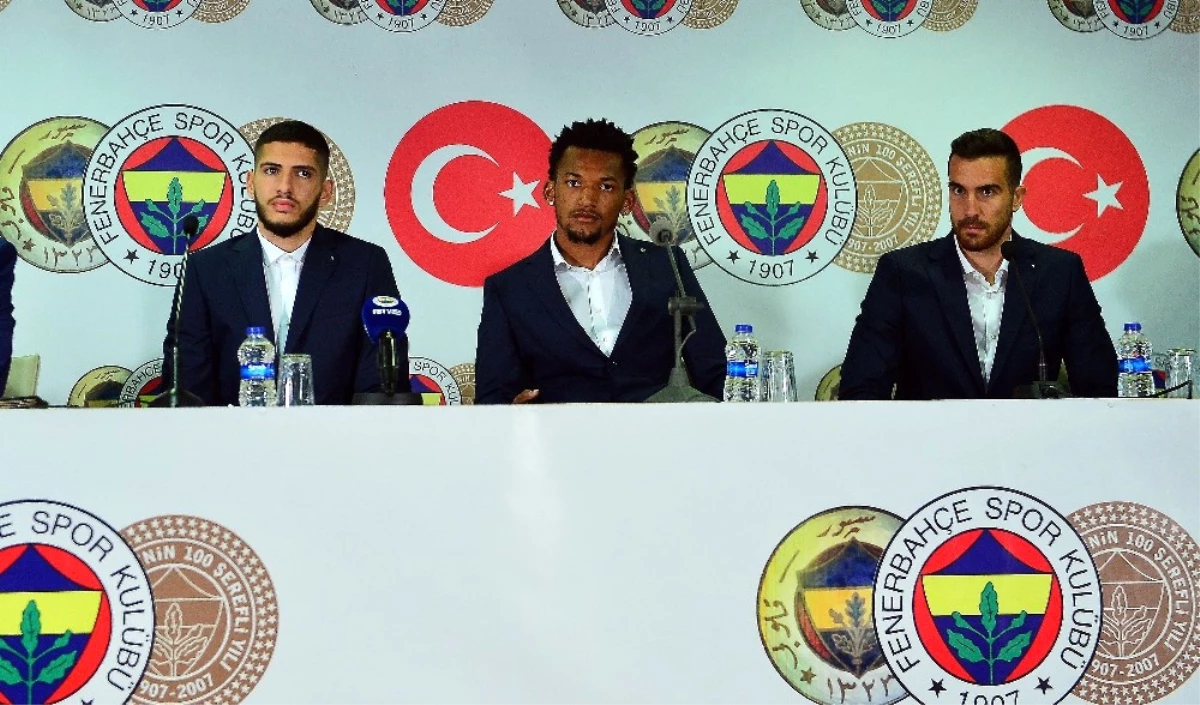 Fenerbahçe\'de Yeni Transferler İçin Tören Düzenlendi