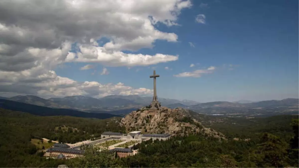 İspanya\'da Temsilciler Meclisi\'nden Diktatör Franco\'nun Mezarının Taşınmasına Onay