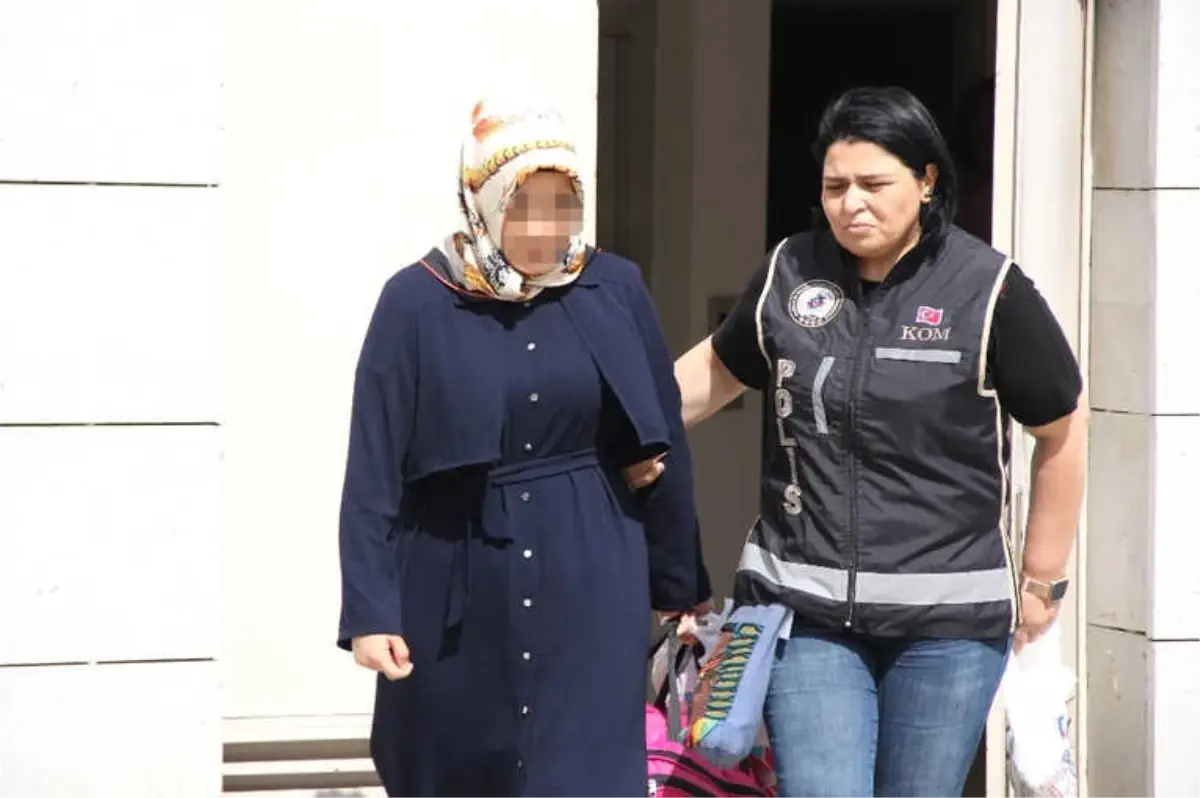 İstanbul\'da Yakalanan Fetö\'cü Kadın Adliyeye Sevk Edildi