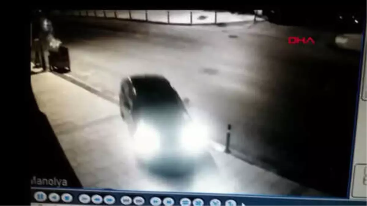 İstanbul Kartal\'da Otomobil Kuaför Dükkanına Girdi