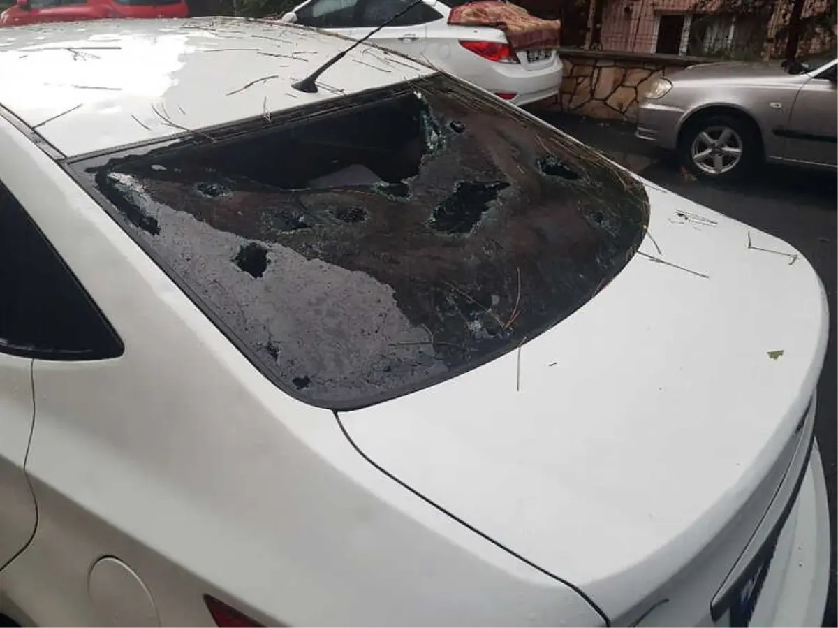 Kastamonu\'da Etkili Olan Dolu Araçlara Zarar Verdi