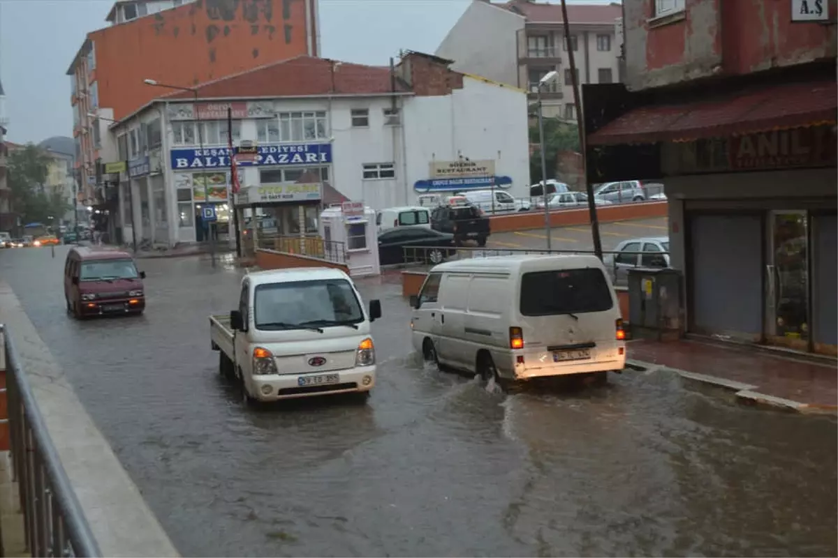 Keşan\'da Sağanak Hayatı Olumsuz Etkiledi