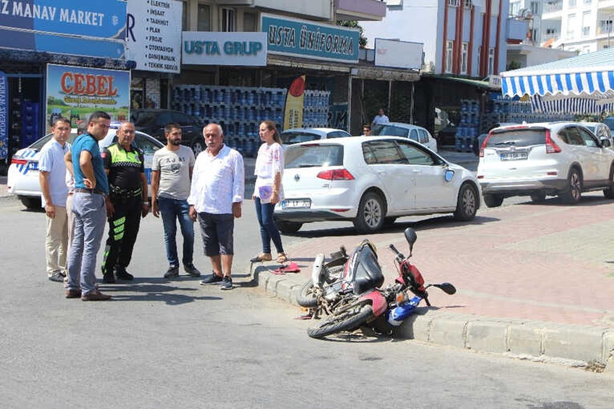Motosiklet ile Otomobile Çarpıştı: 2 Yaralı