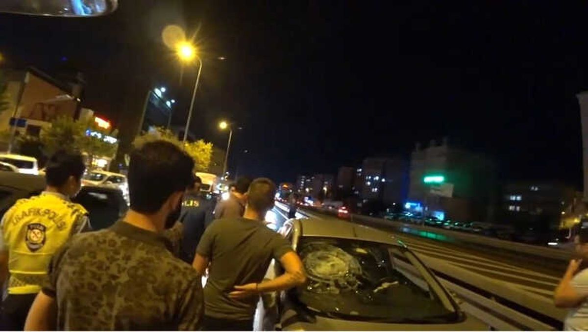E-5 Karayolu\'nda 6 Araç Birbirine Girdi: 1 Yaralı