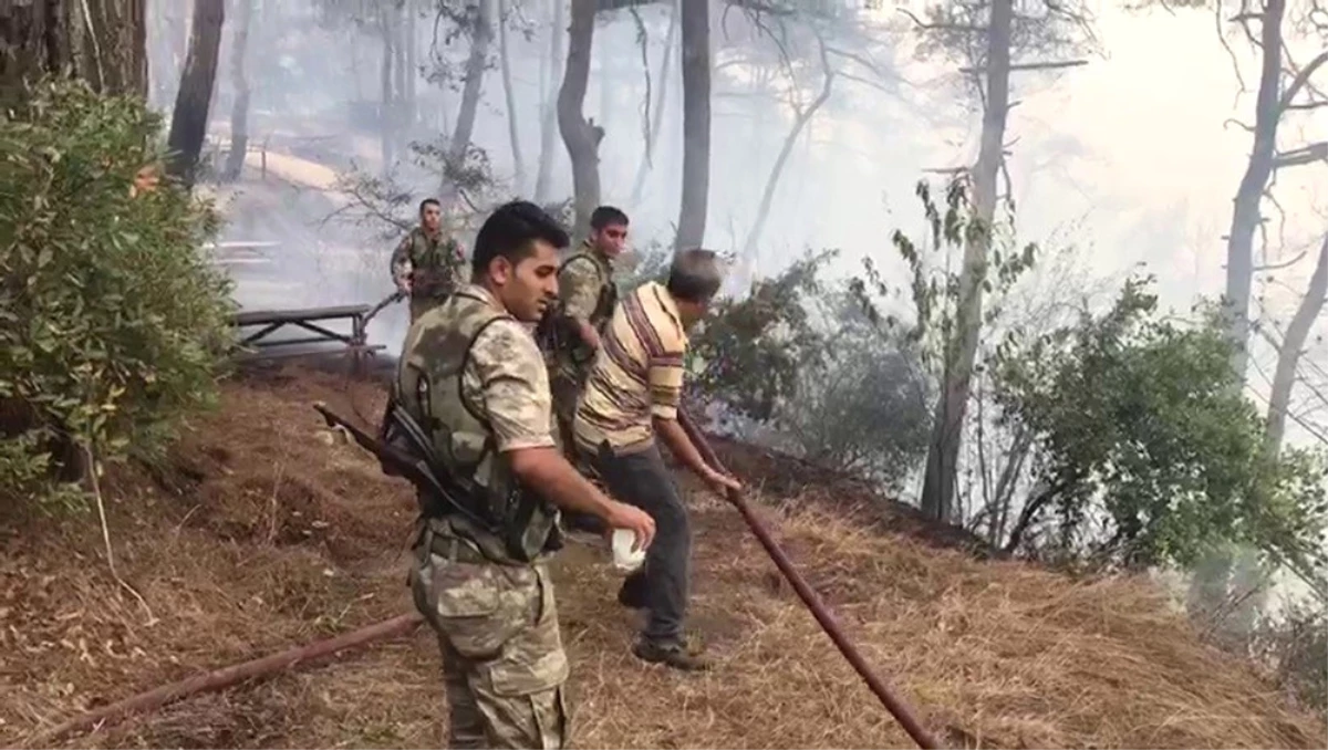 Söndürme Çalışmaları Hem Havadan Hem Karadan Sürüyor