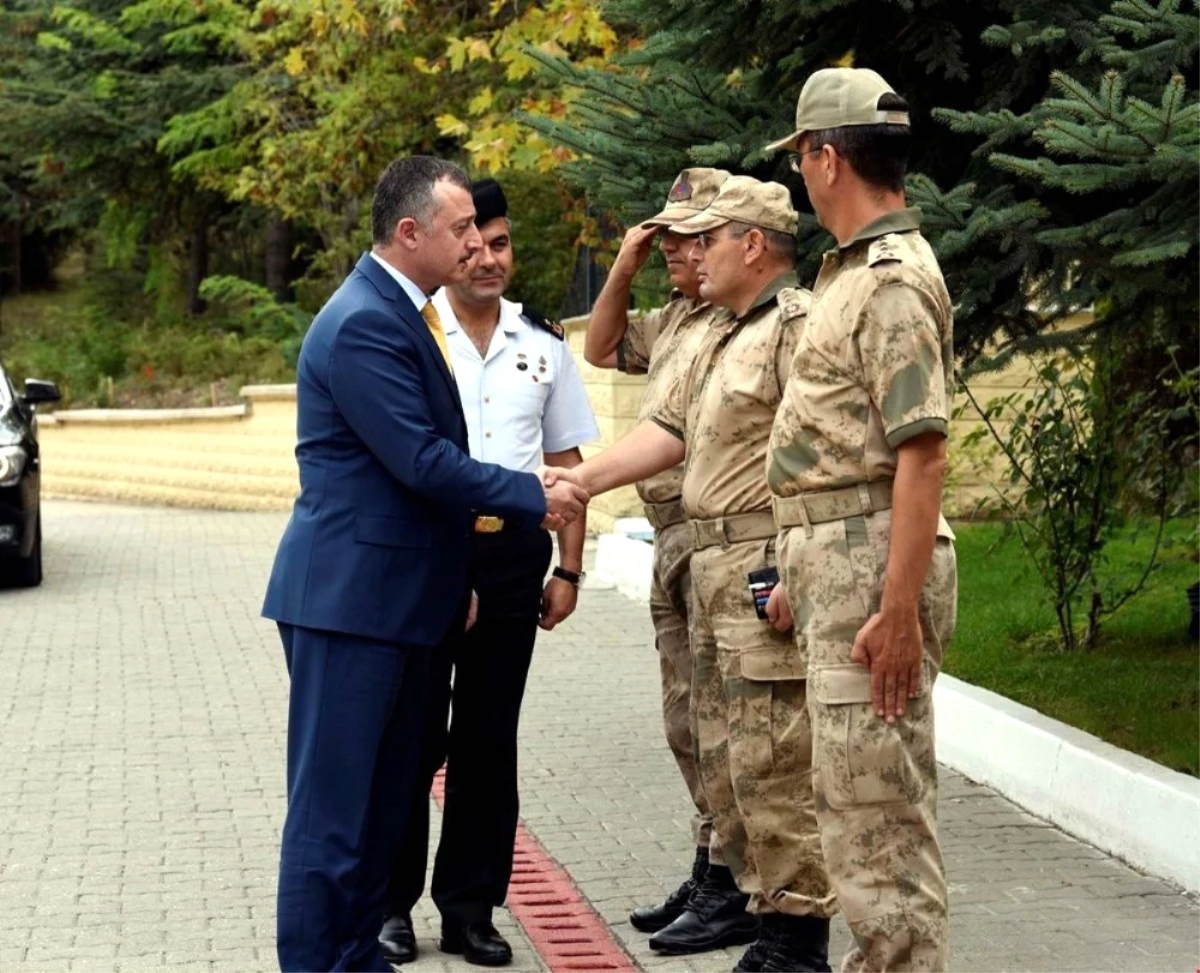 Vali Büyükakın Tuğgeneral Bulut ile Bir Araya Geldi