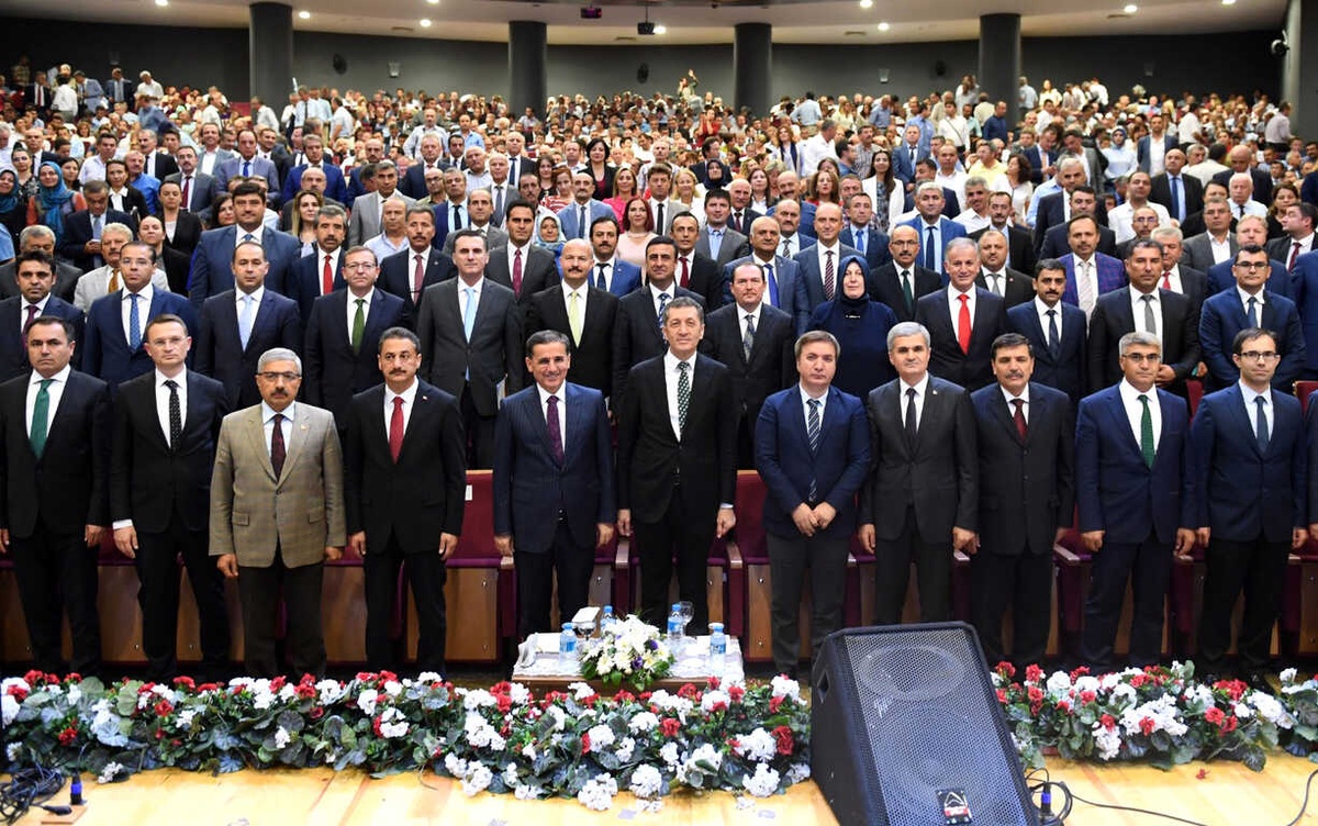 "Bütün Öğretmenlerimizin Gözüne Gözleriniz Değsin"