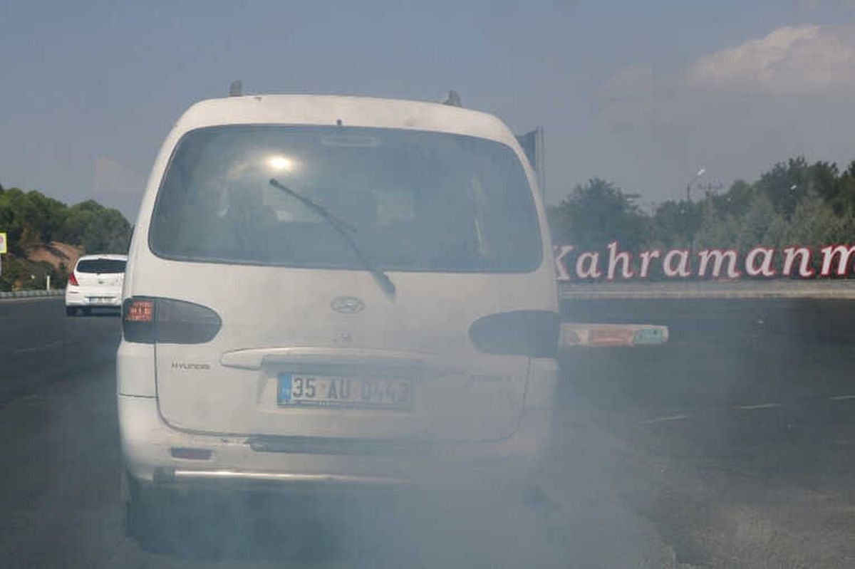 Egzoz Dumanıyla Trafiği Tehlikeye Düşürdü