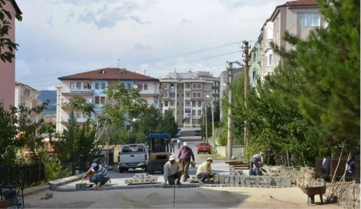 Gediz Belediyesinden Beton Parke ve Bordür Çalışması