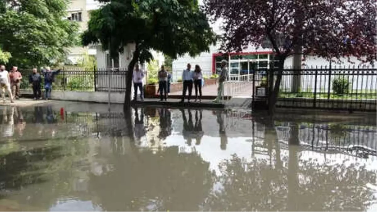 Hastane Girişi Kapandı Vatandaşlar Duvara Çıktı