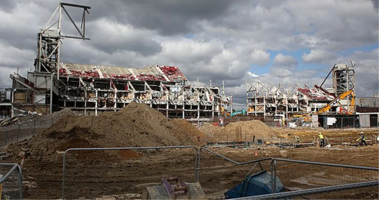 İngiliz Ekibi West Ham United\'ın 112 Yıllık Stadı Yıkıldı