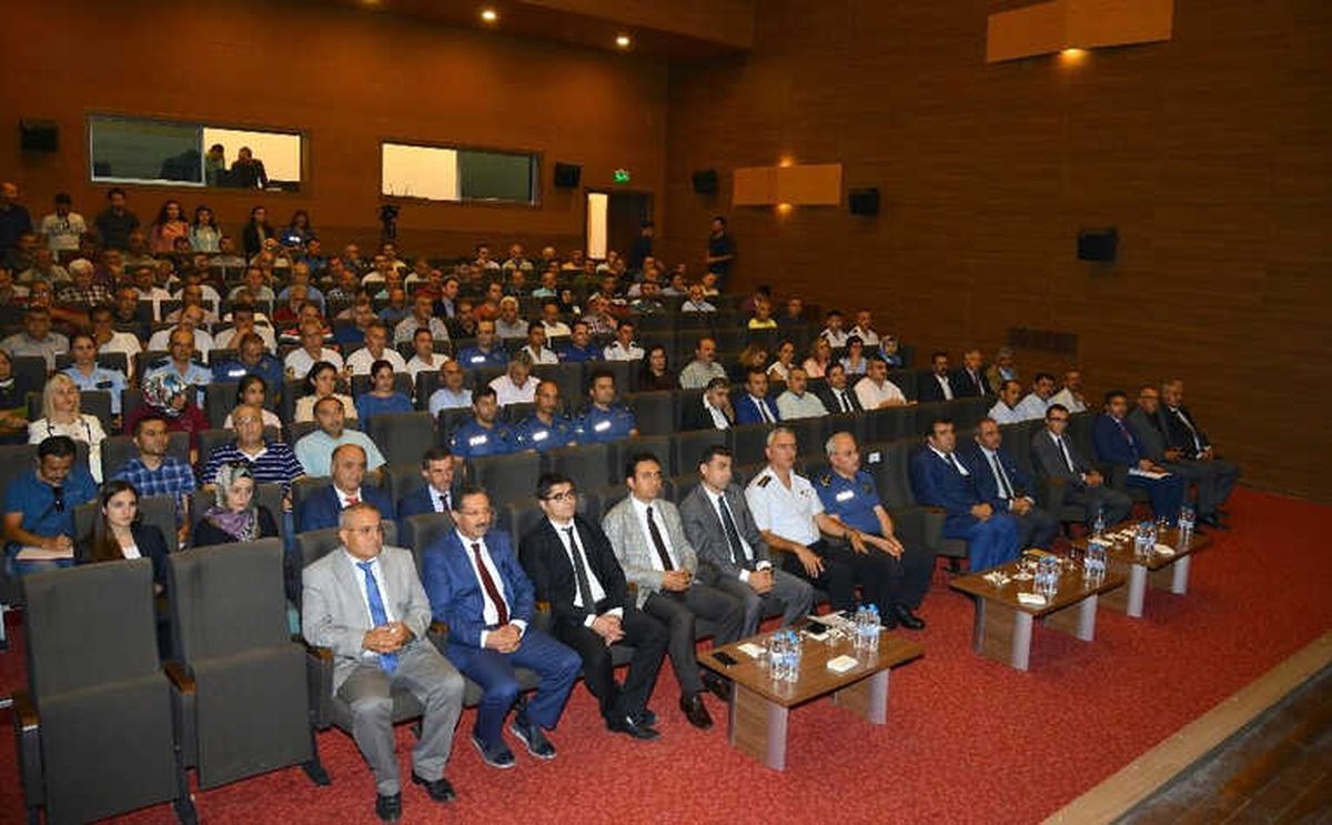 Kırşehir\'de Eğitimciler ve Bürokratlar Okul Güvenliği Toplantısında Buluştu