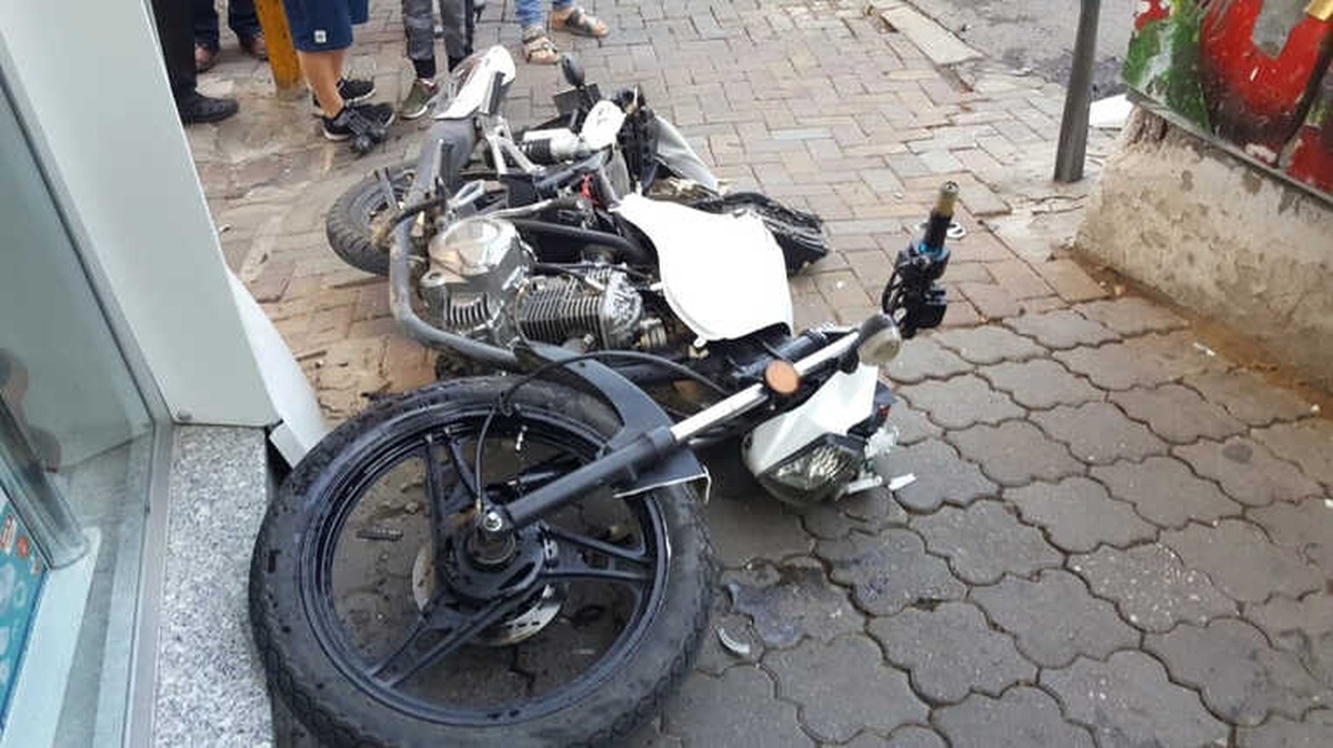 Motosiklet Sürücüsü Metrelerce Uçtu