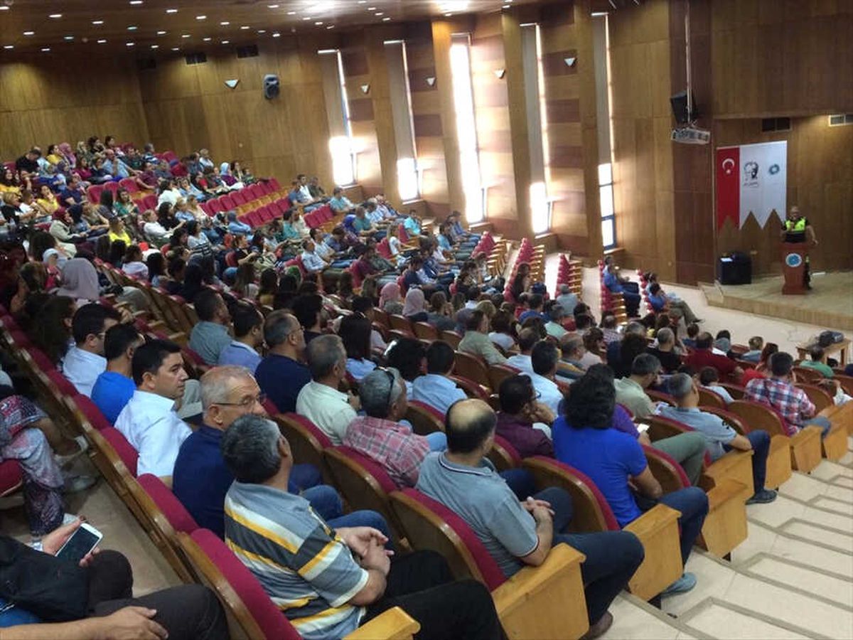 Niğde\'de Öğretmenlere Trafik Semineri Verildi