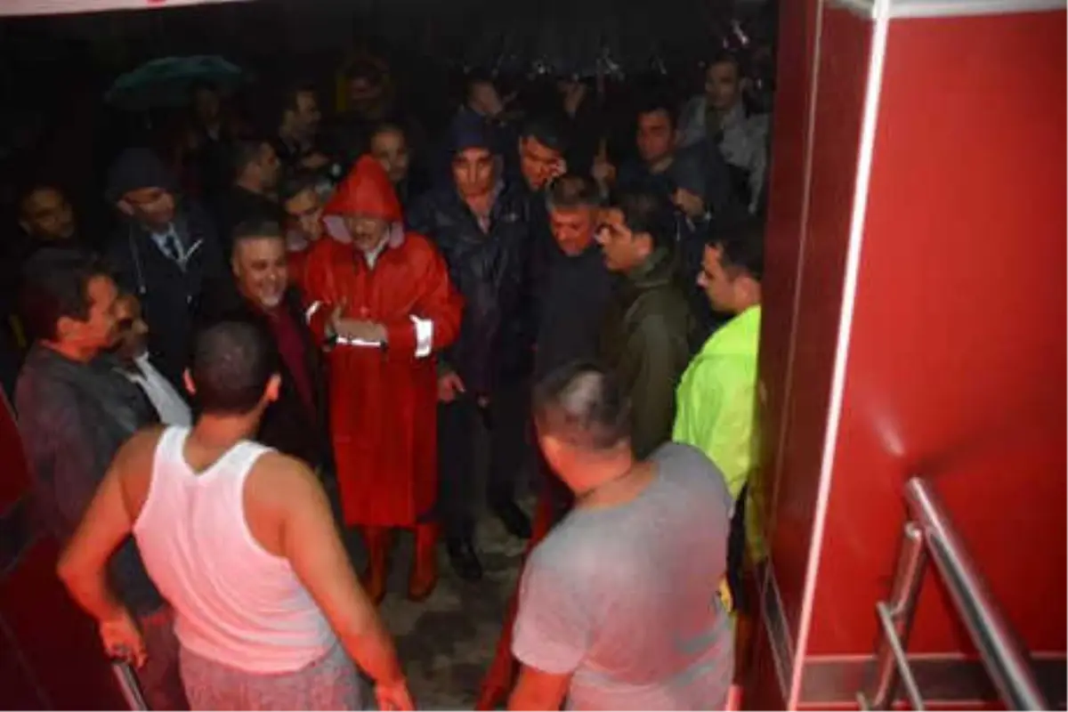 Selin Vurduğu Bandırma\'da Metrekareye 130 Kilogram Yağış Düştü (2) Yeniden