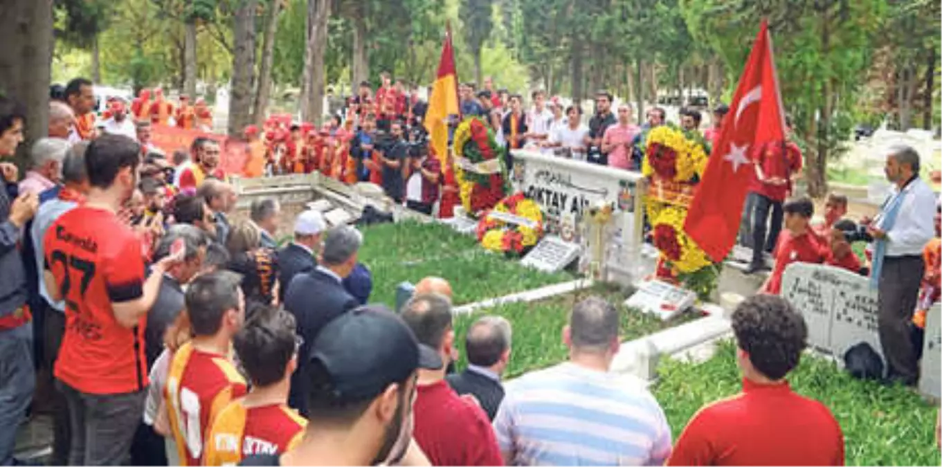 Taçsız Kral Metin Oktay Anıldı