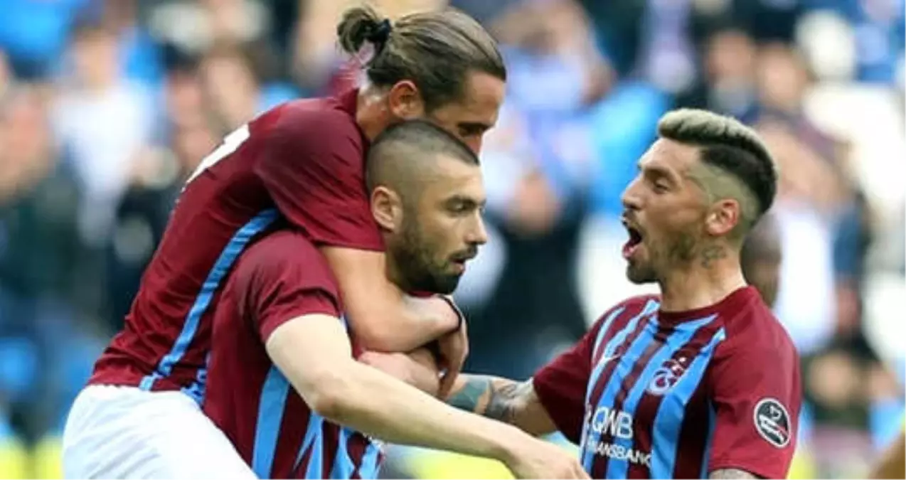 Trabzonspor\'da Burak Yılmaz\'ın Yerine 2. Kaptan Jose Sosa Oldu