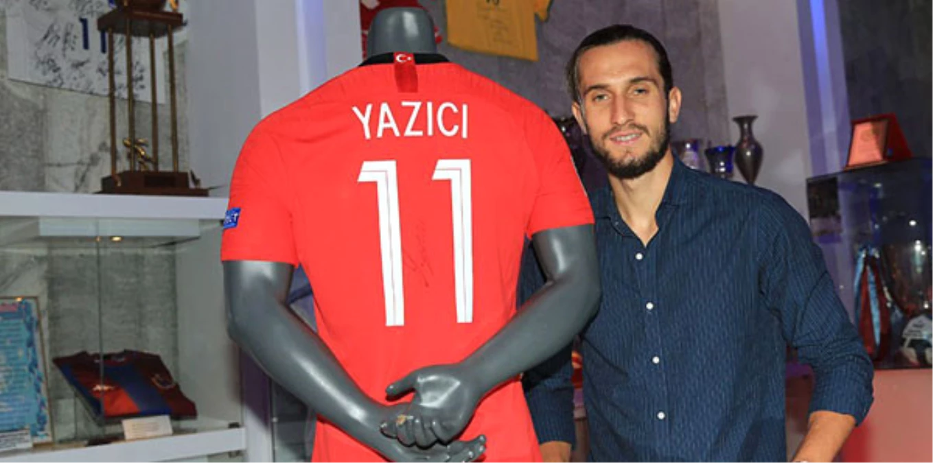 Yusuf Yazıcı, Milli Formasını Trabzonspor Müzesi\'ne Hediye Etti