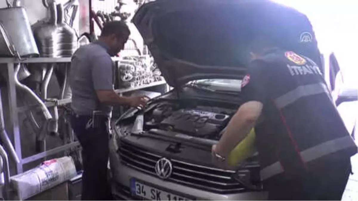 Aracın Motor Bölümüne Giren Yavru Kedi Güçlükle Çıkarıldı