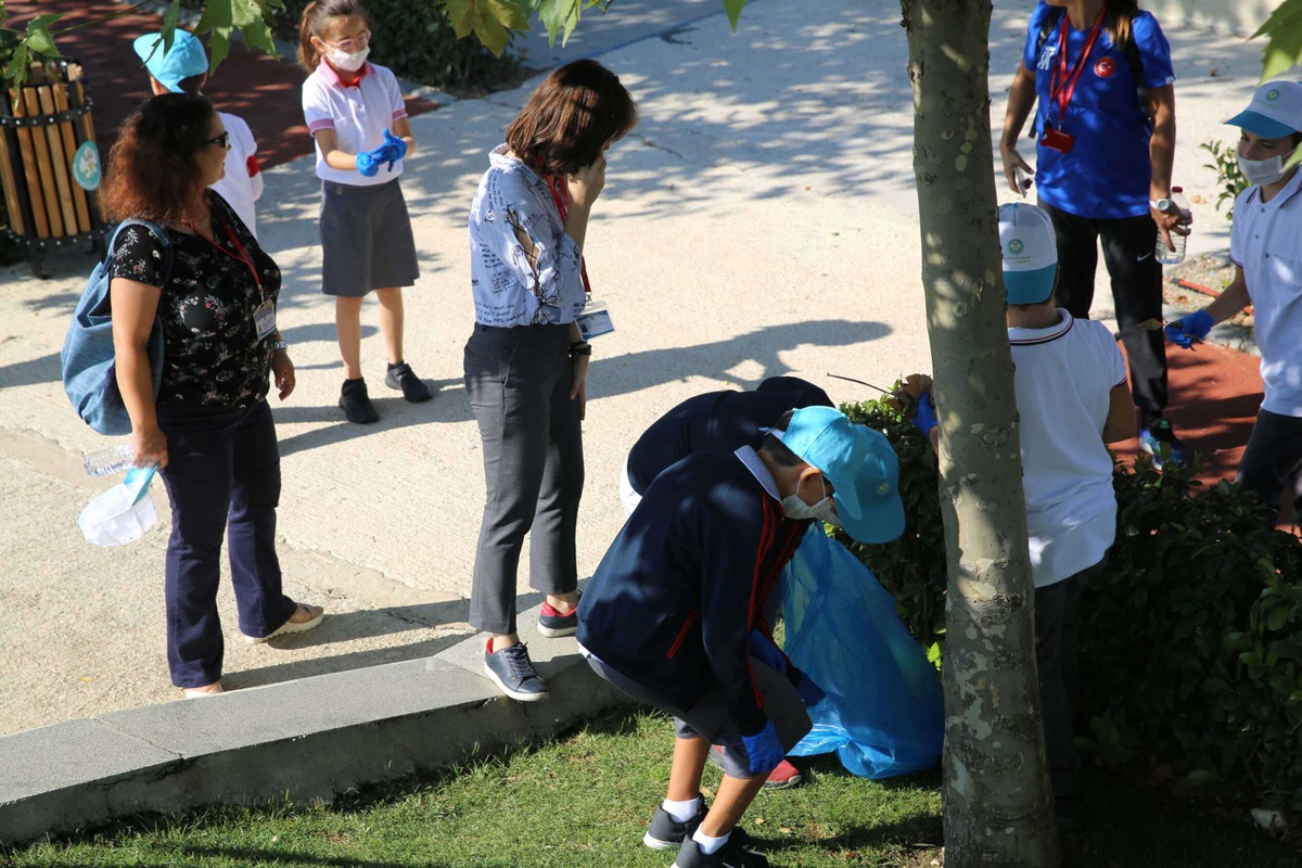 Atatürk Kent Parkı\'nda Çöp Toplama Etkinliği Yapıldı