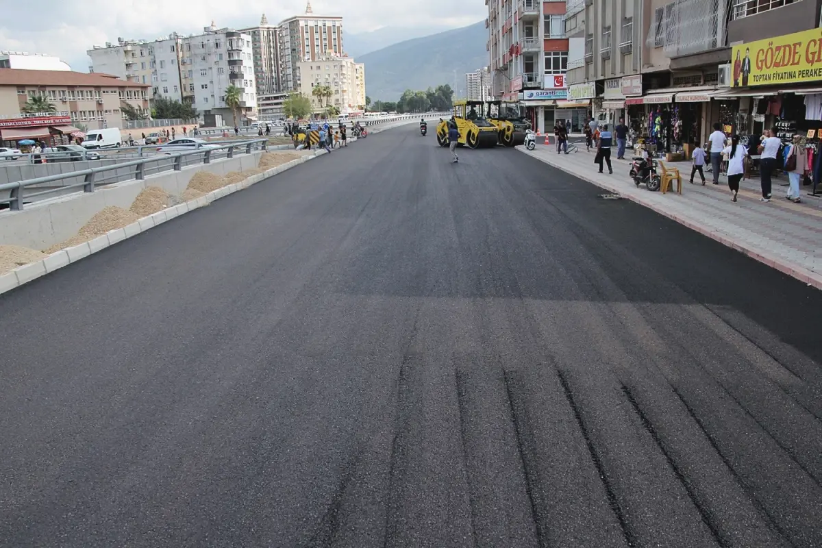 Battı Çıktı Projesi\'nin Asfalt Çalışmasında Son Kademeye Gelindi