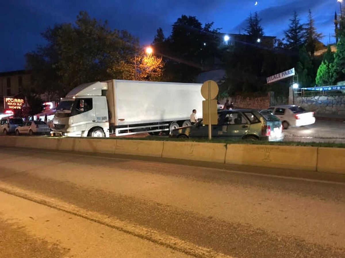 Bilecik\'te Trafik Kazasında Yol Durma Noktasına Geldi