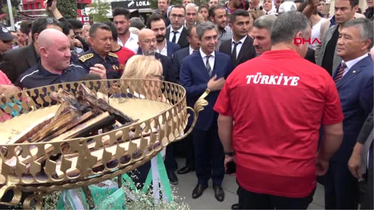Bolu Köroğlu Festivali\'nde Necati Şaşmaz İzdihamı