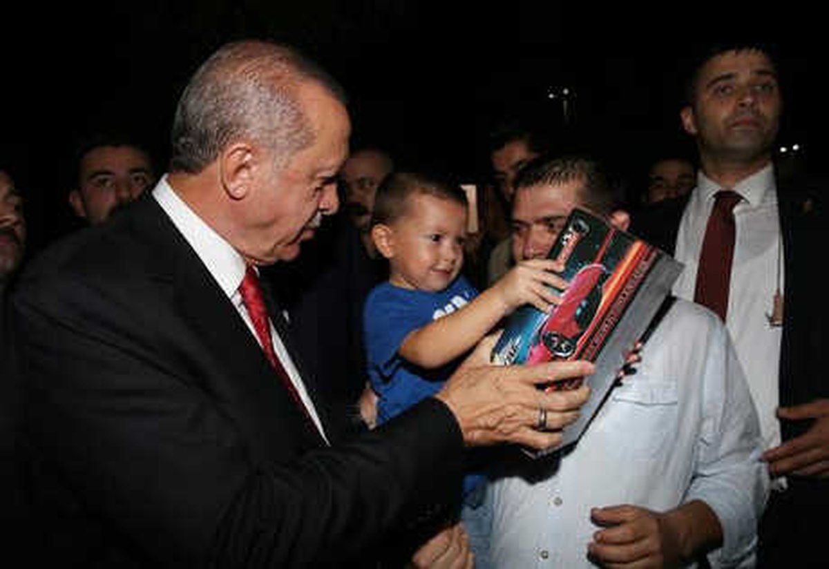 Cumhurbaşkanı Erdoğan, Zeytinburnu Sahilinde Vatandaşlarla Sohbet Etti
