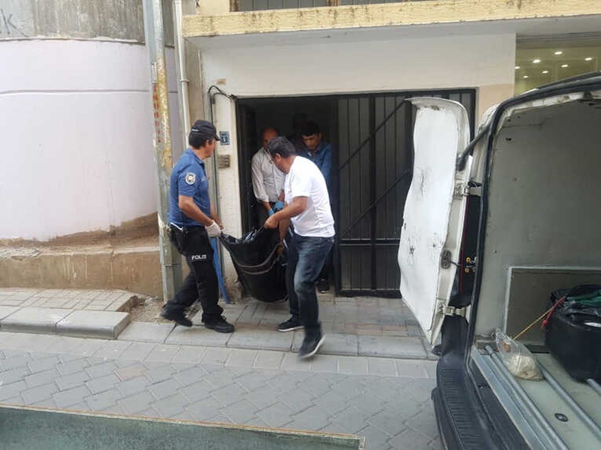 Denizli\'de Bir Kadın Evinde Ölü Bulundu