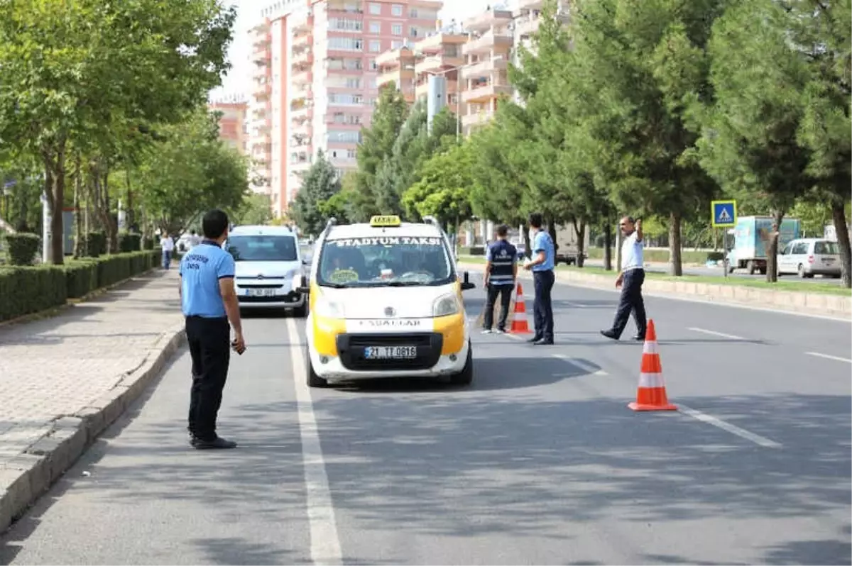 Diyarbakır\'da Ticari Taksiler Denetleniyor