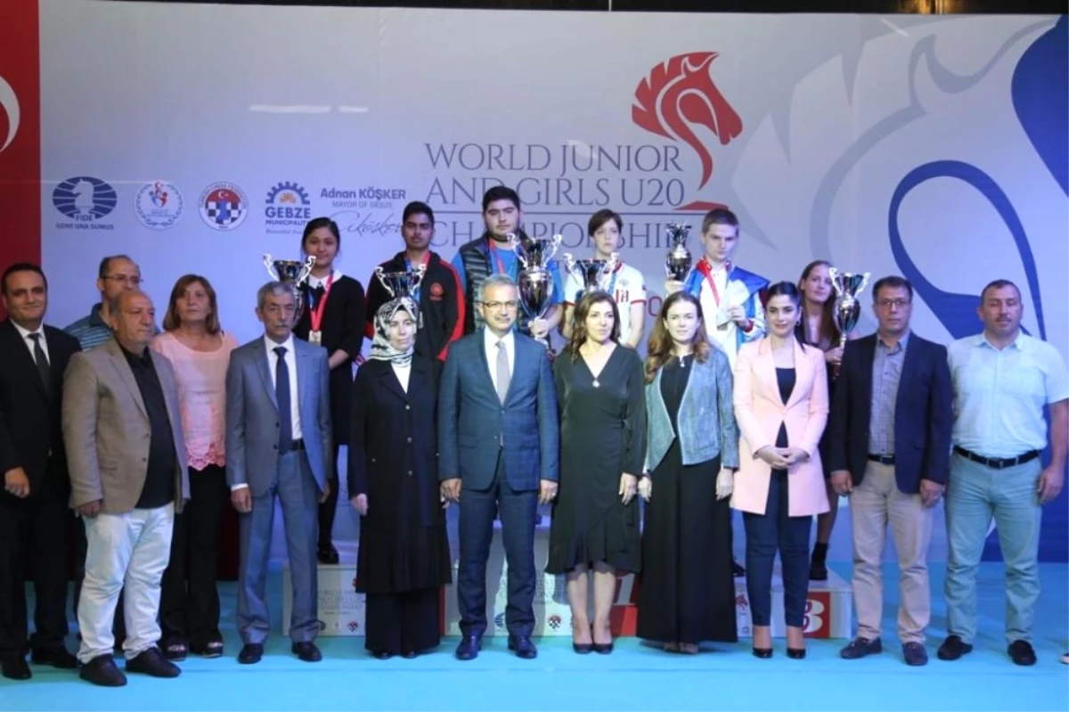 Dünya Gençler ve Genç Kızlar Satranç Şampiyonası\'nda Ödüller Sahiplerini Buldu