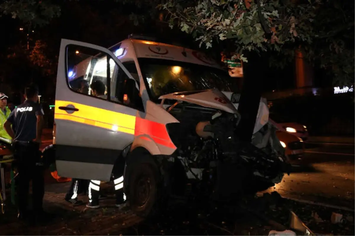 Hasta Taşıyan Ambulans Kaza Yaptı: 6 Yaralı