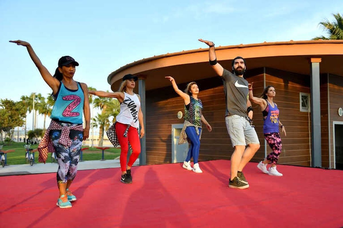 Mersin Sahillerinde \'Zumba\'