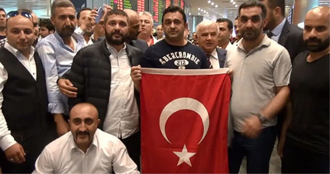 PKK Yandaşlarıyla Yaşadığı Tartışma Sonrası ABD\'de Tutuklu Bulunan Sinan Narin, Türkiye\'ye Geldi