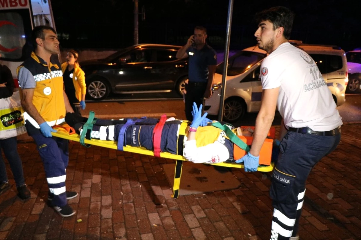 Şişli\'de Hasta Taşıyan Ambulans Kaza Yaptı; 6 Yaralı