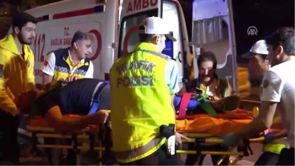 Şişli\'de Hasta Taşıyan Ambulans Kaza Yaptı: 6 Yaralı