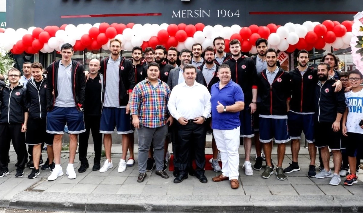 Türkiye Basketbol Federasyonu Ceo\'su Ömer Onan\'ın Yeni Tantuni Restoranı Açıldı