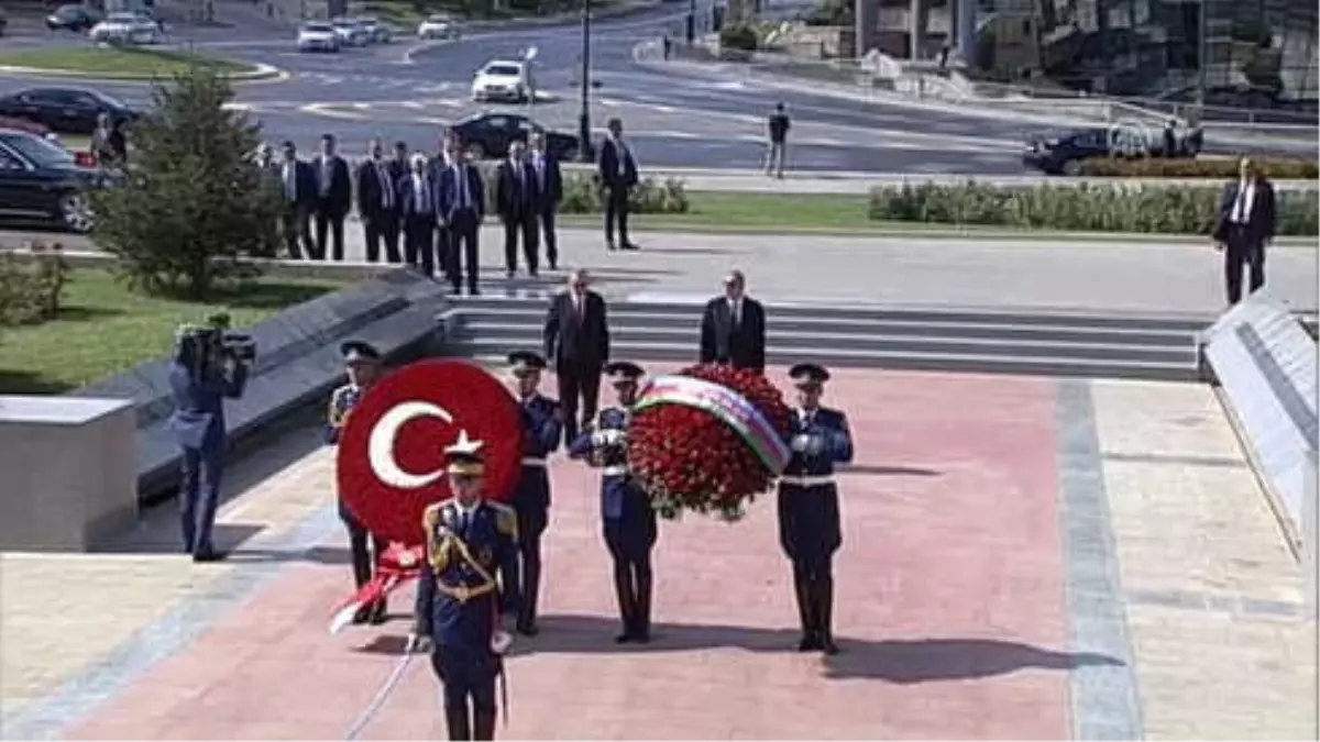 Türkiye Cumhurbaşkanı Erdoğan, Azerbaycan Şehitliğini Ziyaret Etti