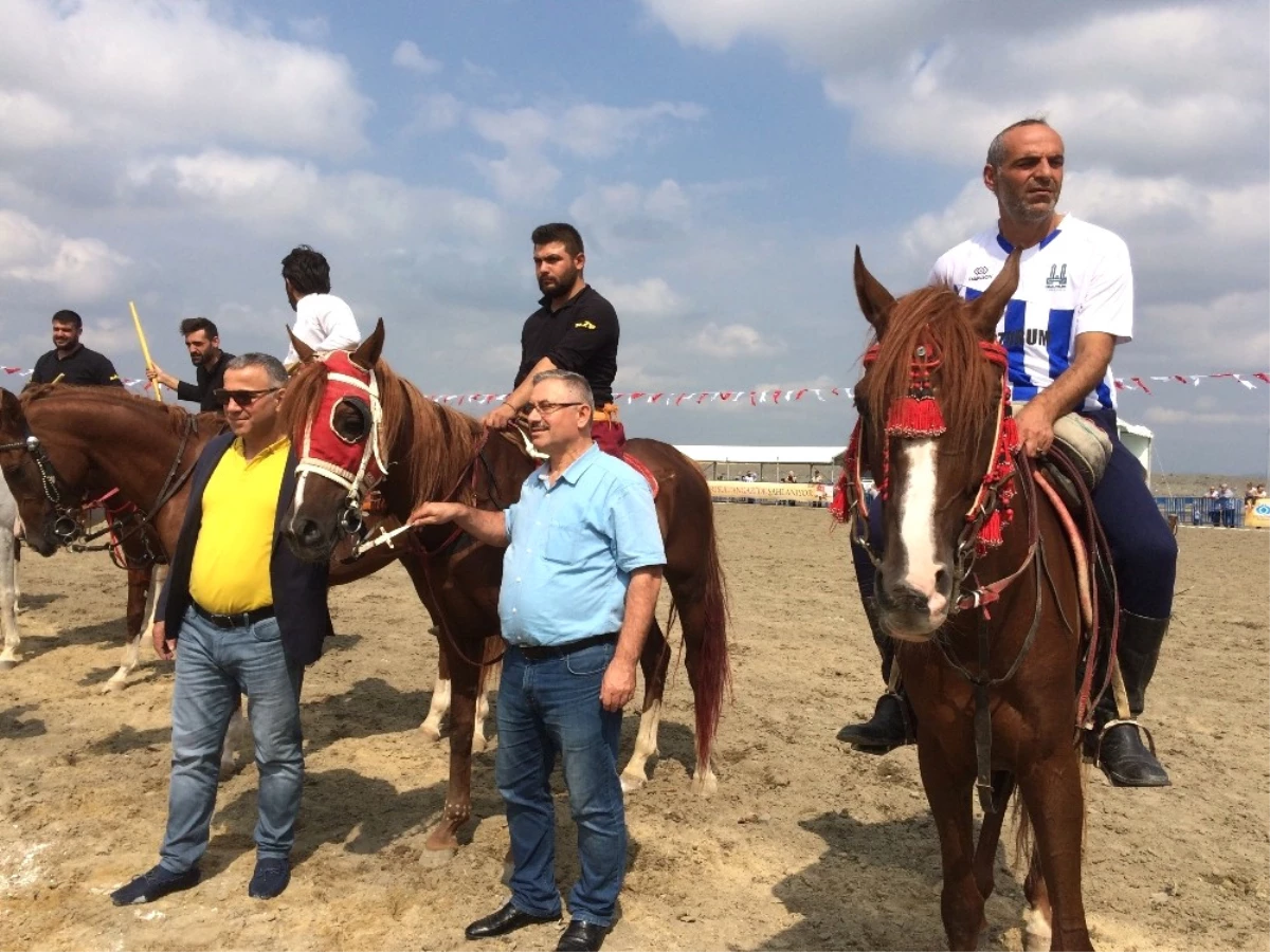 Anadolu\'nun Dört Bir Yanından Gelen Atlı Cirit Sporcuları Hünerlerini Sergiledi