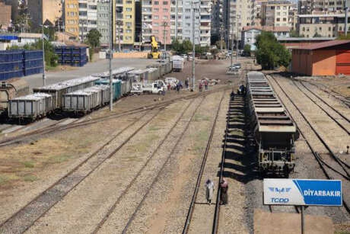 Bağlar\'da, İhtiyaç Sahibi Ailelere 3 Bin Ton Kömür Yardımı