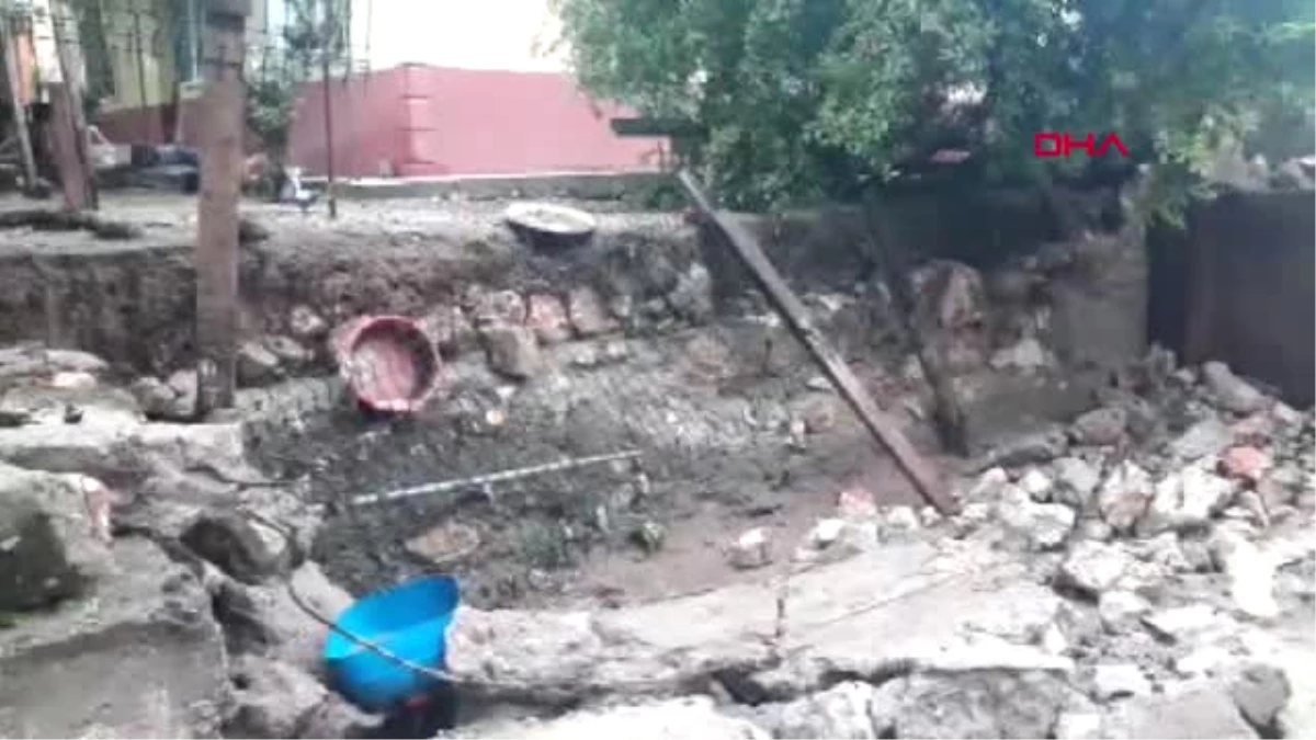 Bilecik\'te Sel Suları Bahçe Duvarını Yıktı