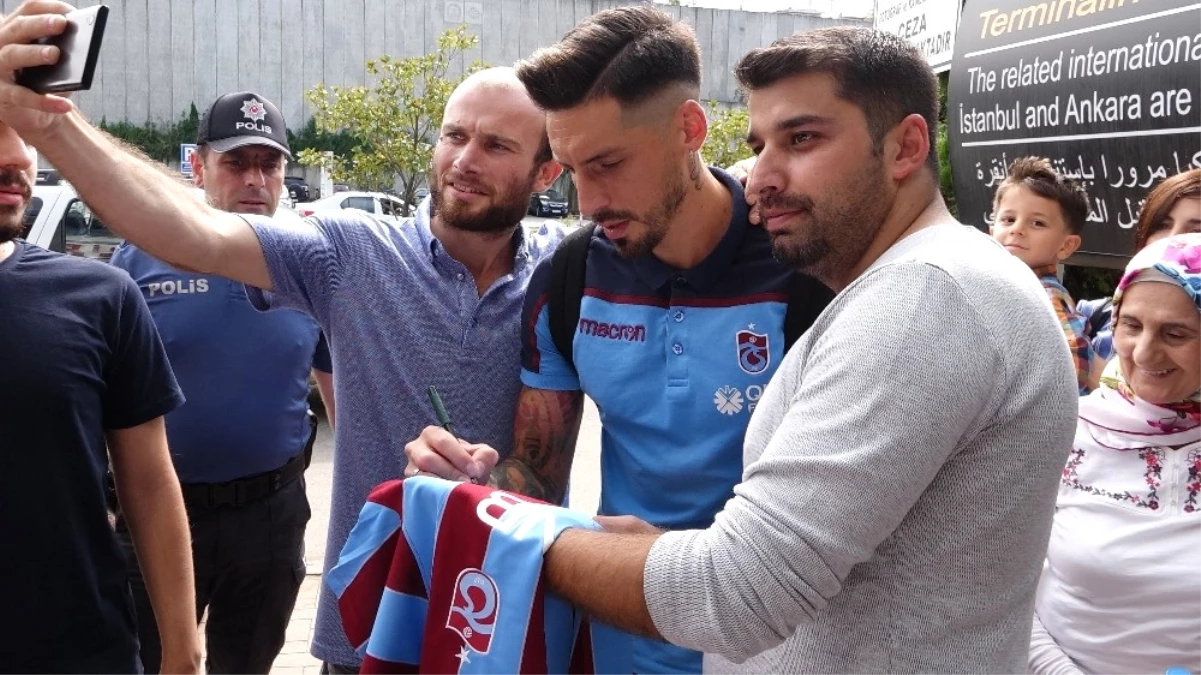 Burak Yılmaz, Trabzonspor\'un Alanya Kafilesinde Yer Almadı