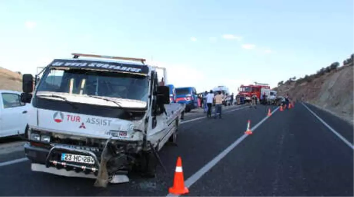 Çekiciyle Çarpışan Otomobilin Sürücüsü Öldü